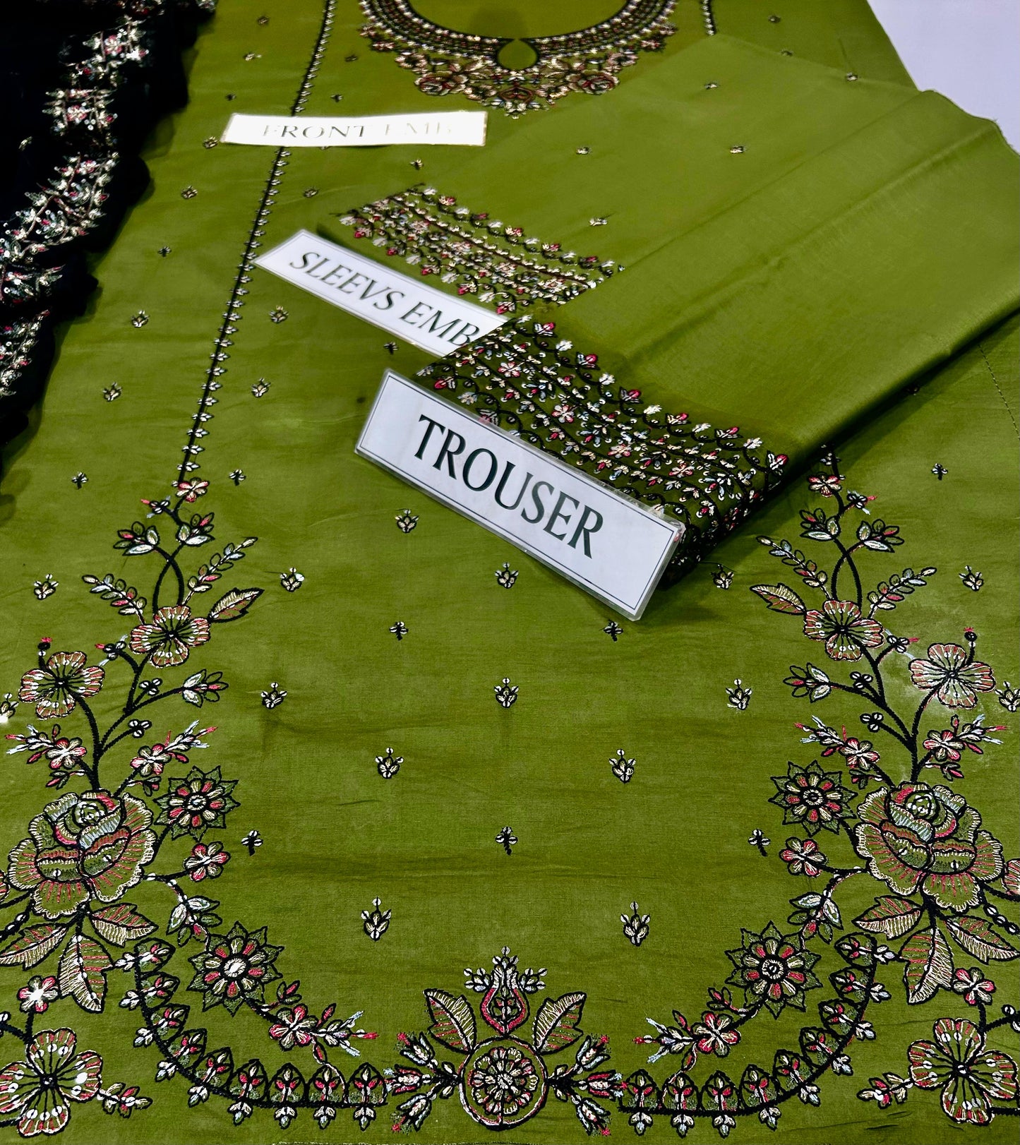 Elegent Lawn Embroidered 3 pcs