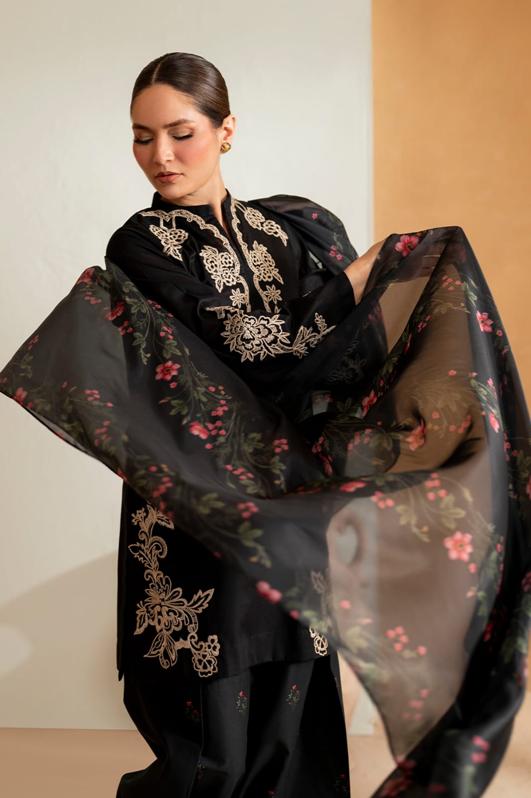 Jazmin Embroidered Lawn 3 pcs