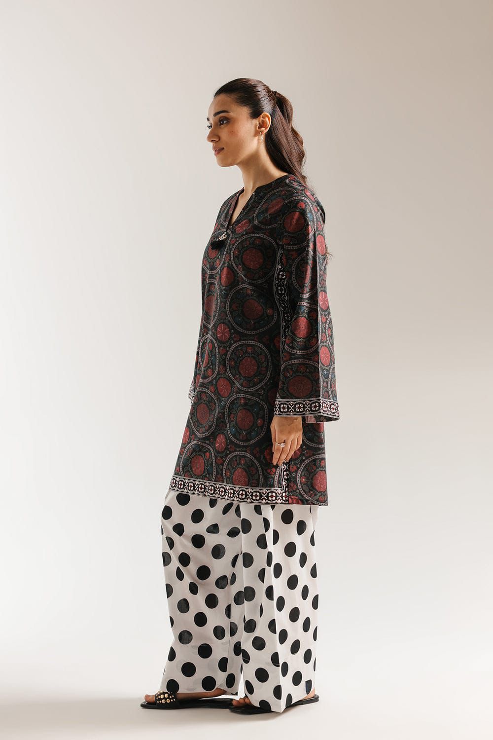 SAPPHIRE PRINTS LAWN 2 PCS