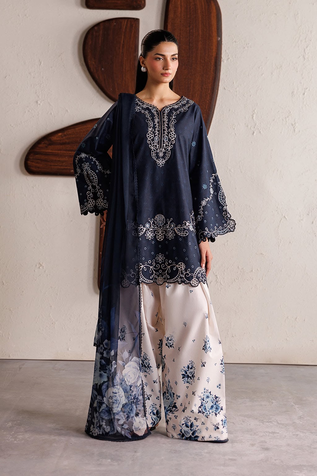 IZNIKLUXURY SILK EMBROIDERED BLUE 3 PCS