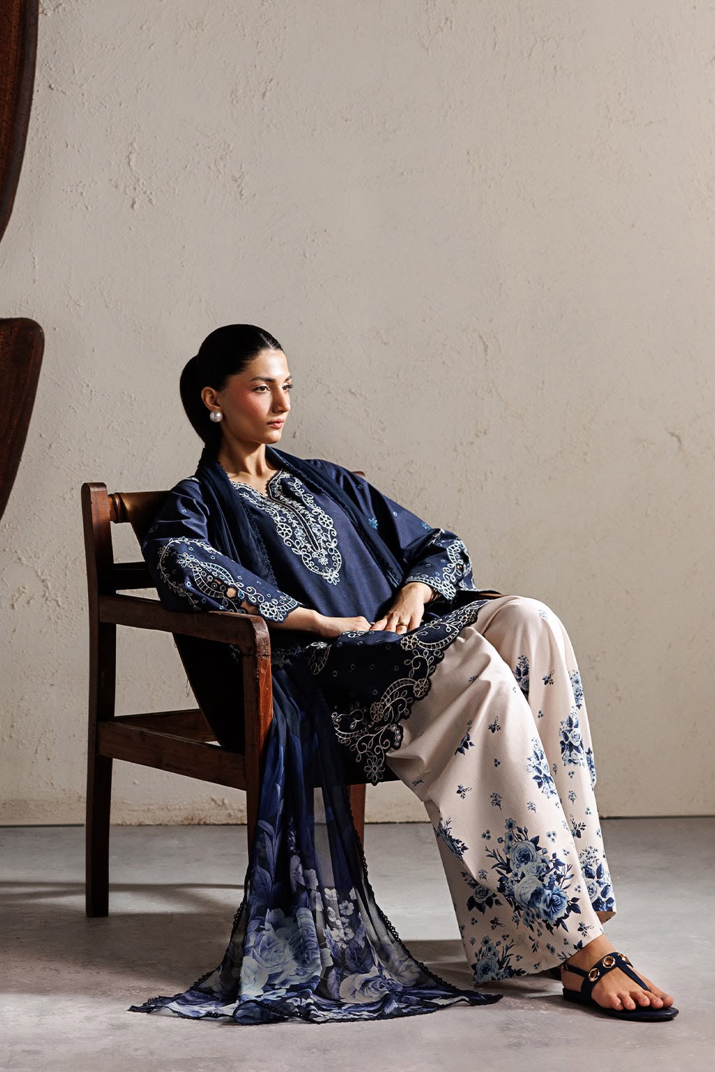 IZNIKLUXURY SILK EMBROIDERED BLUE 3 PCS